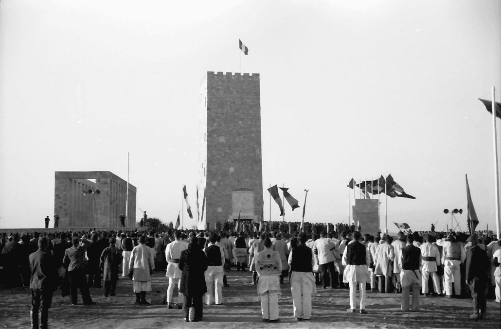 Imagine a Turnului Dezrobirii Basarabiei, un monument impresionant de 30 de metri din Chișinău, construit în 1942 pentru a simboliza eliberarea Basarabiei și identitatea românească.