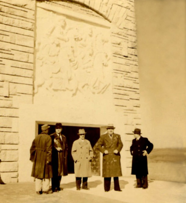 Imagine a Turnului Dezrobirii Basarabiei, un monument impresionant de 30 de metri din Chișinău, construit în 1942 pentru a simboliza eliberarea Basarabiei și identitatea românească.